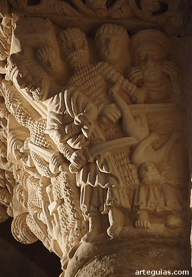 El emblem&aacute;tico capitel de la Matanza de los Incoentes de la Ermita de Santa Cecilia de Aguilar de Campoo