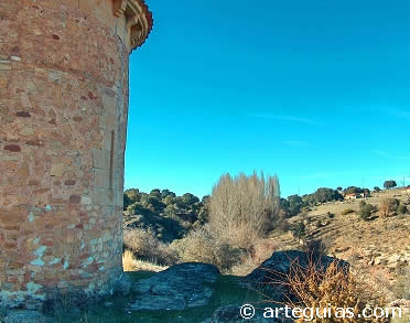 La ermita y el paisaje que le circunda