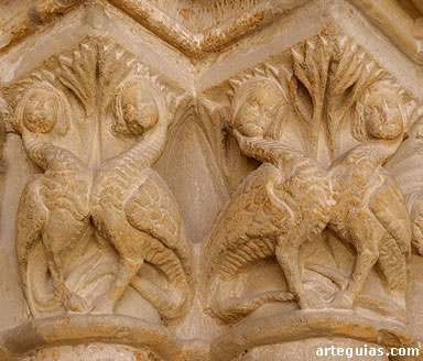 Capiteles con arp&iacute;as