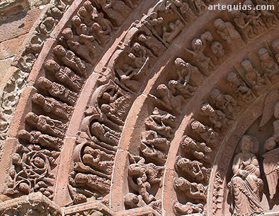 Iglesia de Santo Domingo de Soria: arquivoltas de la portada
