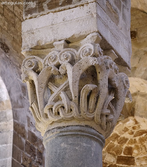 Capitel interior