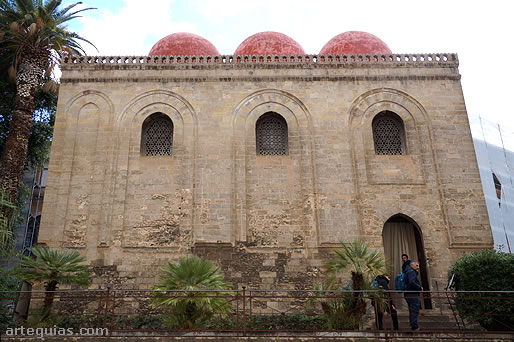 Costado norte del exterior