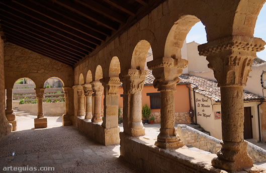 Galer&iacute;a porticada de la iglesia de San Miguel de San Esteban de Gormaz