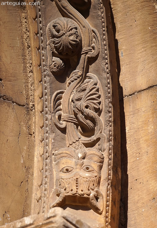 Decoraci&oacute;n de la portada rom&aacute;nica