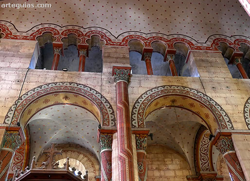 Alzado de la nave central con la tribuna