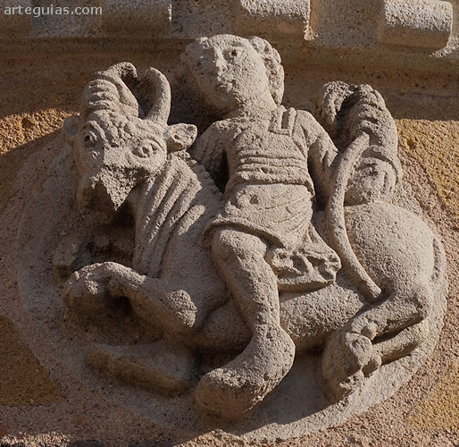 Signo del zodiaco representado en la cabecera de la iglesia de Issoire