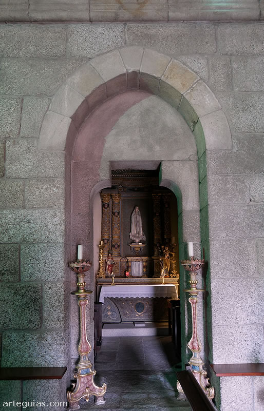 Puerta de acceso a la Capilla de Nuestra Se&ntilde;ora de F&aacute;tima