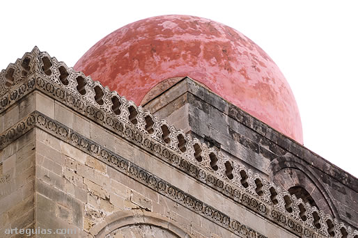 Cornisa y cúpula