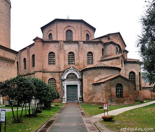 Aspecto exterior de la iglesia de San Vital, R&aacute;vena