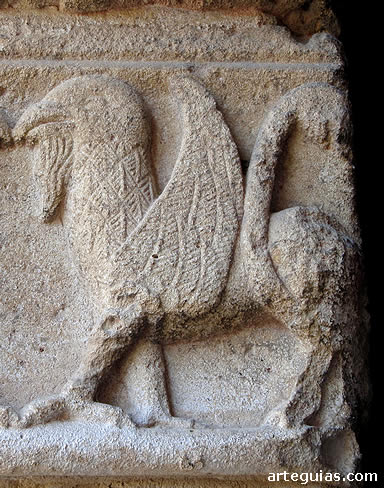 Mocheta de la puerta de la iglesia: grifo