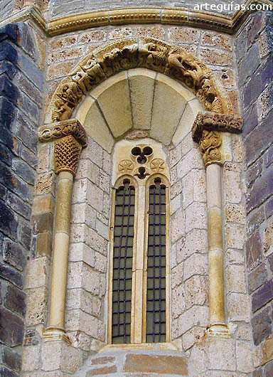 Ventanal del &aacute;bside central