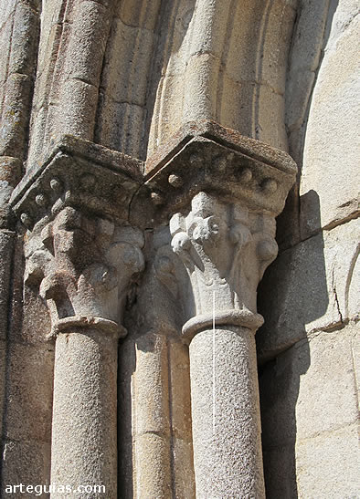 Columnas de la puerta occidental
