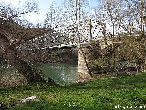 Puente sobre el r&iacute;o Arag&oacute;n, Sang&uuml;esa