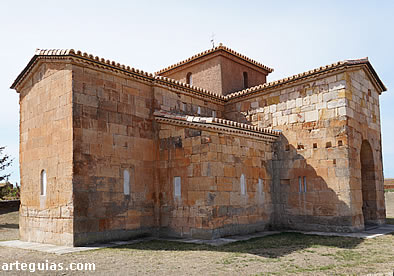 En San Pedro de la NAve predomina la planta de cruz griega