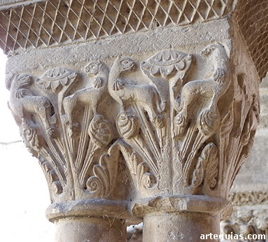 Capitel doble con leones alados