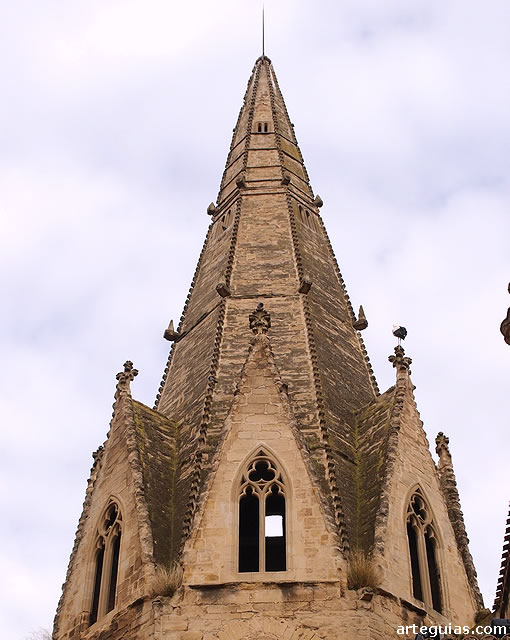 Iglesia de Santa Mar&iacute;a de Palacio de Logro&ntilde;o: la aguja g&oacute;tica tan caracter&iacute;stica