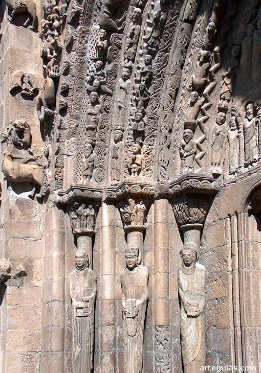 Columnas y arquivoltas del lado occidental