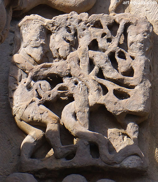 Relieve erosionado de la escena del Pecado Original