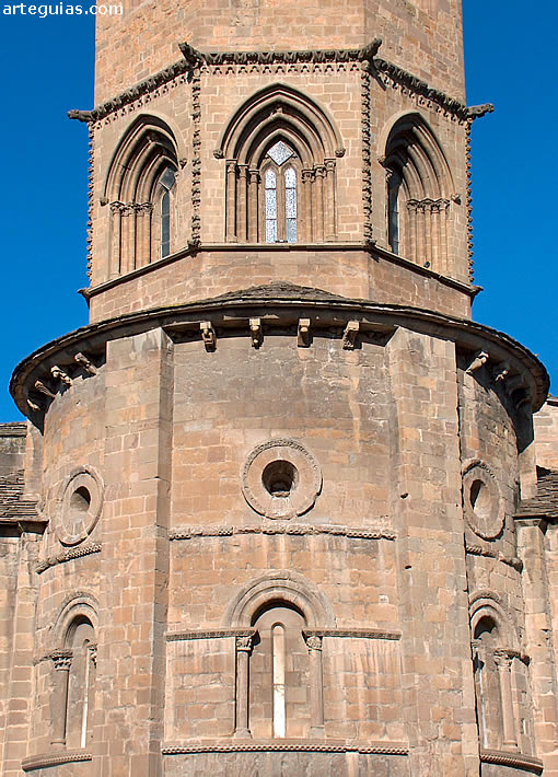Iglesia de Santa Mar&iacute;a la Real, Sang&uuml;esa (Navarra) : &aacute;bside central y cimborrio