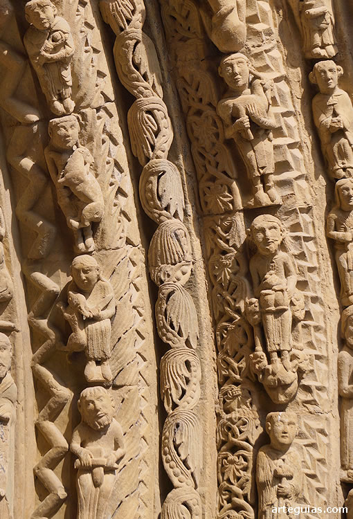 Relieves de algunas de las arquivoltas de la puerta.. Santa Mar&iacute;a la Real