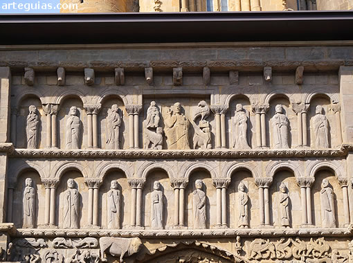 Friso superior de la gran portada sur