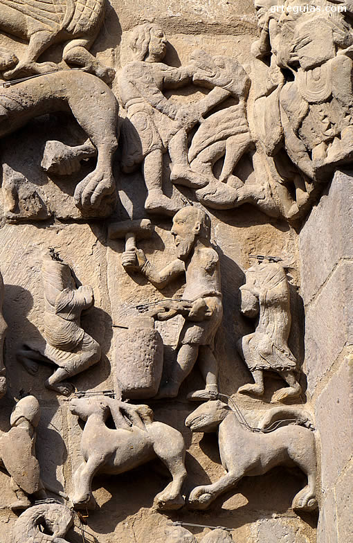 Relieves de las enjutas de la portada