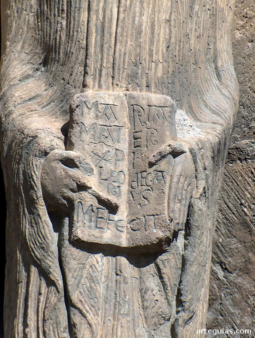 Inscripci&oacute;n con el nombre del maestro constructor: Leodegarius