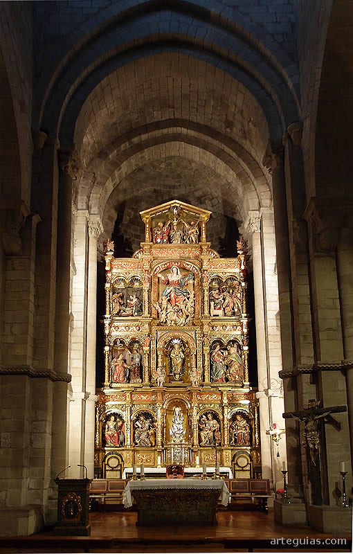 Interior del &aacute;bside principal