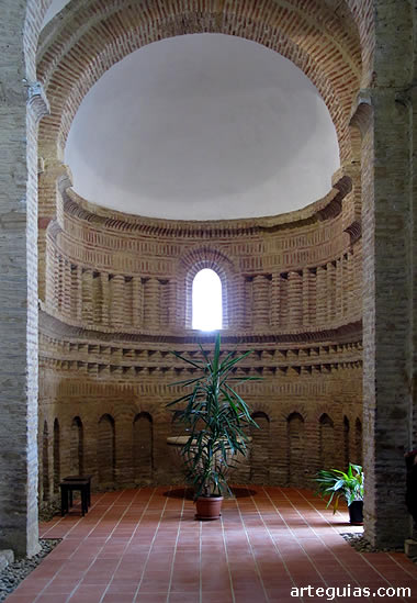 Interior del &aacute;bside meridional