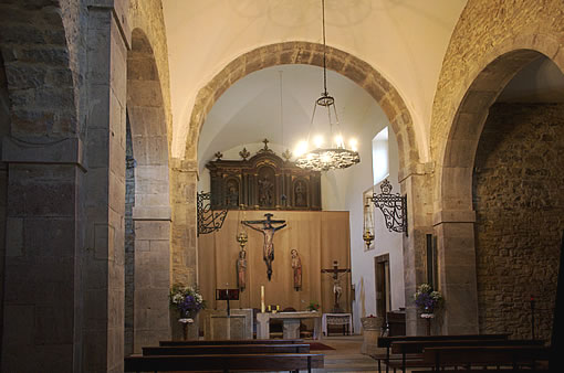 Iglesia de Santianes de Pravia, Asturias: interior