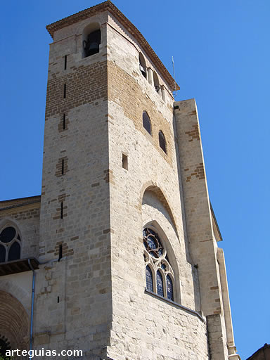 San Pedro de la R&uacute;a: torre de los pies