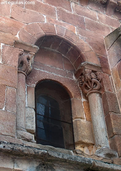 Ventanal de la torre campanario