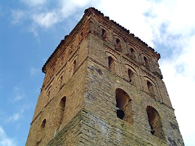 Campanario  de la iglesia de Villal&aacute;n de Campos