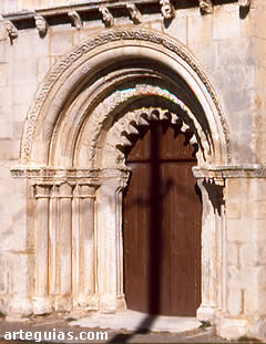 Portada de la Capilla de San Galindo de Campis&aacute;balos