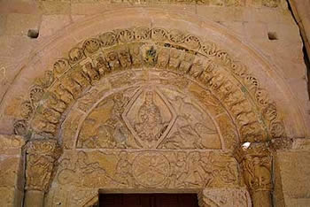 T&iacute;mpano de laportada de la Virgen de la Pe&ntilde;a de Sep&uacute;lveda