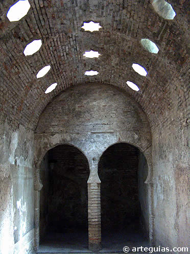 Interior de los Ba&ntilde;os de Granada