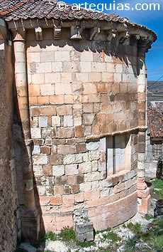 Sep&uacute;lveda. &Aacute;bside rom&aacute;nico de la iglesia de San Bartolom&eacute;