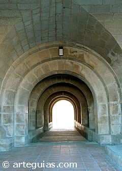 Pasadizo que da acceso a la iglesia inferior. Sos del Rey Cat&oacute;lico