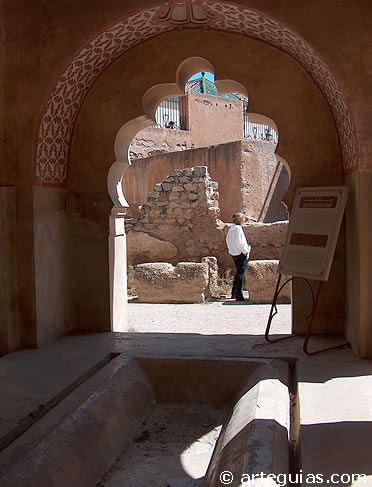 Monumento almor&aacute;vide de Marrakech:  Qubbat Barudiyin