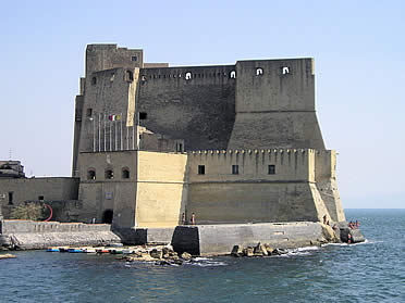 N&aacute;ploes, Castel dell'Ovo
