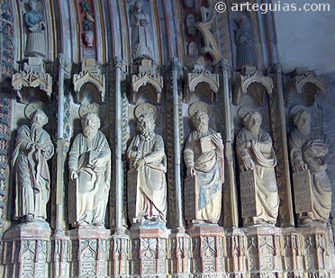 La portada de la iglesia de Deba es lo mejor, desde el punto de vista escult&oacute;rico, del g&oacute;tico de Guip&uacute;zcoa