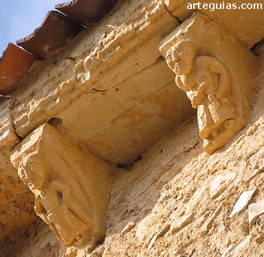 Canecillos de bailarina y m&uacute;sico