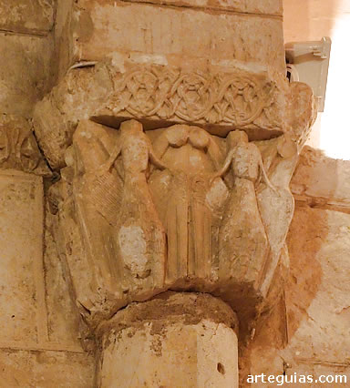 Capitel del arco triunfal