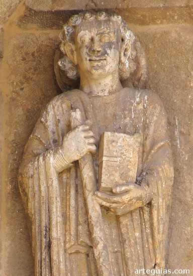 Uno de los ap&oacute;stoles de la portada meridional