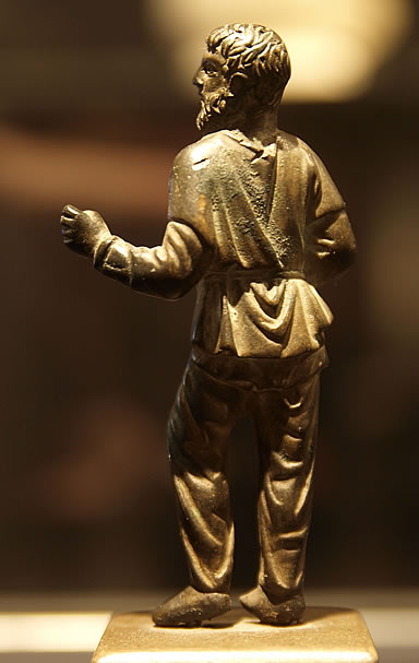 Escultura romana de un hombre de los pueblos b&aacute;rbaros germ&aacute;nicos