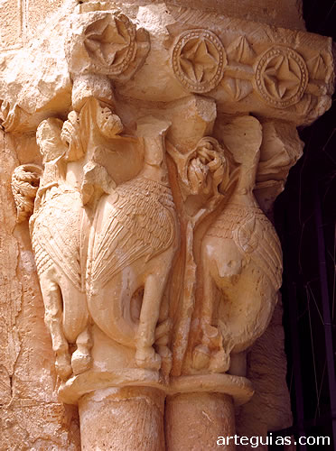 Capitel con arp&iacute;as