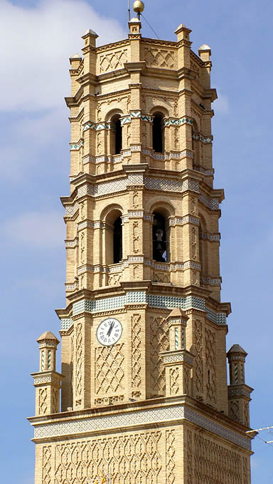 Villamayor de G&aacute;llego: extremo superior de su torre mud&eacute;jar