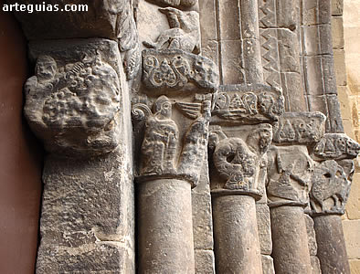 Puerta sur de la Iglesia de San Nicol&aacute;s de Bari de El Frago