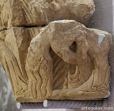 Capitel en el interior de San Ant&oacute;n de Tauste