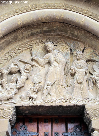 Timpano de la puerta sur de la iglesia de San Miguel de Biota